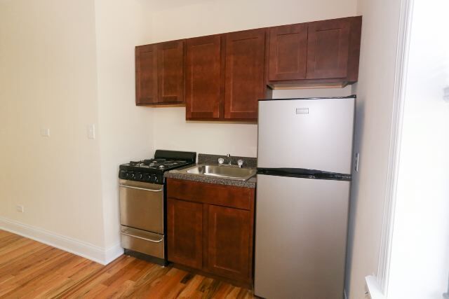 Foto del edificio - 4551 N Damen Ave