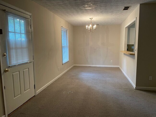 Building Photo - 2 Bedroom 2 Bath Home for Rent in Tucker!!