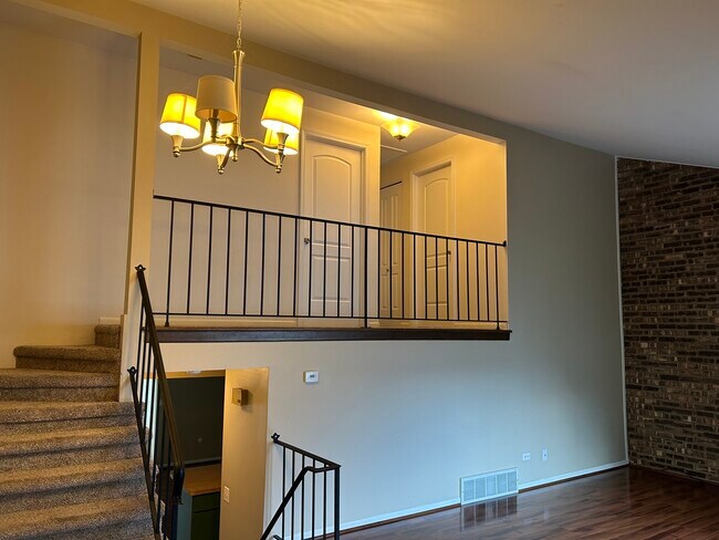 Foto del edificio - 239 N Hager Ave