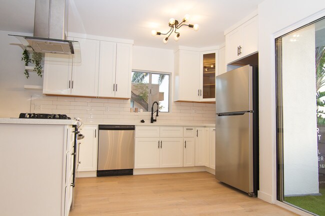 Foto del edificio - 3666 Greenfield Ave