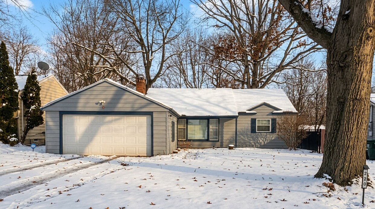 Photo - 220 Greenvale Rd (Cleveland, OH)