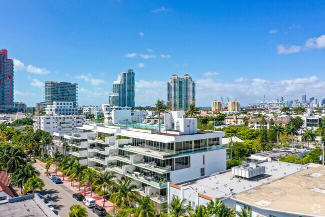 Building Photo - 300 Collins Ave