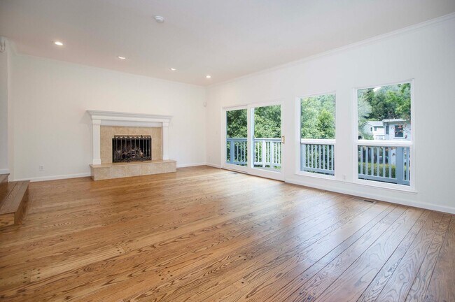 Foto del edificio - Fabulous gated 3bd/4bd & 2.5ba, 2,630SF Ke...