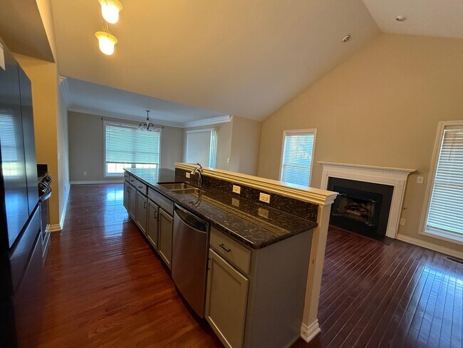 Foto del edificio - 5705 Hampshire Ln