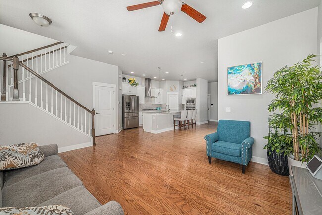 Foto del edificio - Gorgeous 4 bed 3.5 bath Home Available in Central Park, Denver!