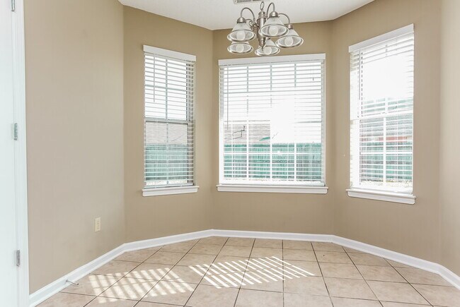 Foto del edificio - 7470 Jennifer Dr