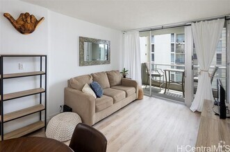 Building Photo - 2651 Kuilei St