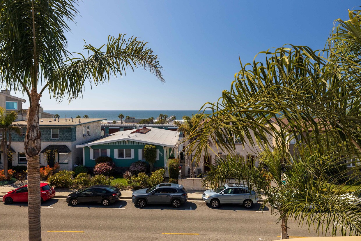 Primary Photo - 1136 Monterey Blvd