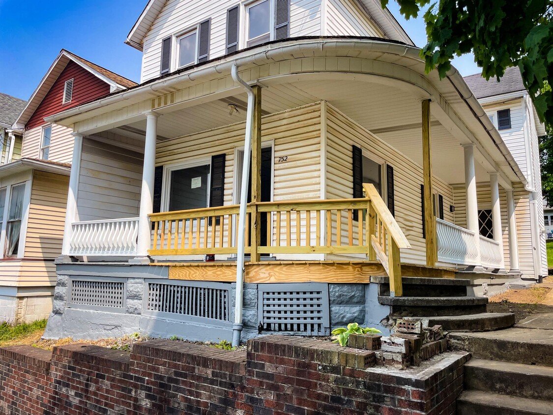 Primary Photo - 752 Coleman Ave