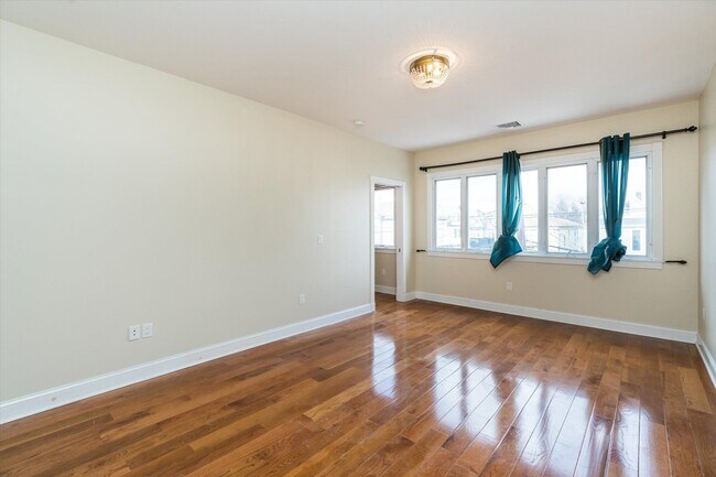 Building Photo - 696 Avenue A