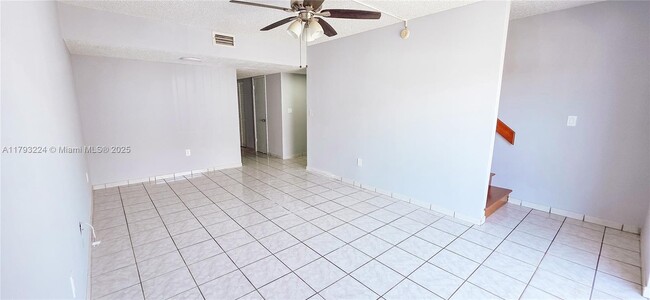 Foto del edificio - 1100 SW 104th Ct