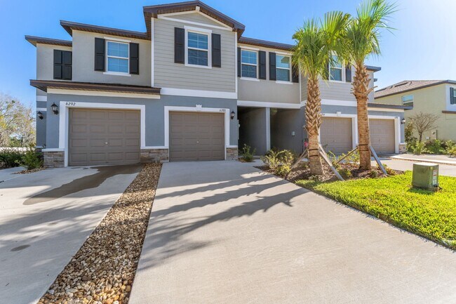 Foto del edificio - Luxury 3 BR + LOFT/2.5BA/1 Car Garage Luxury Townhome in the highly desirable GATED community of ...
