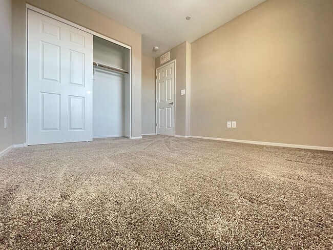 Foto del edificio - Stunning Summerlin Townhome with Private Downstairs Suite – Gated Community