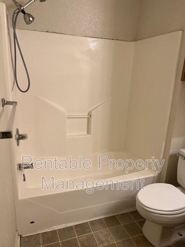 Foto del edificio - 1007 Turkey Creek Ct