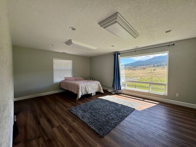 Foto del edificio - 130 Ridge Dr