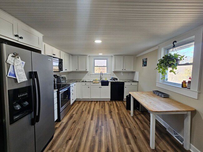 Foto del edificio - 208 W Main St