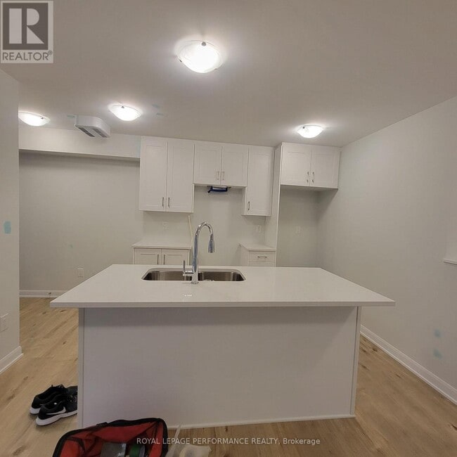 Building Photo - 807 Arcadian Private
