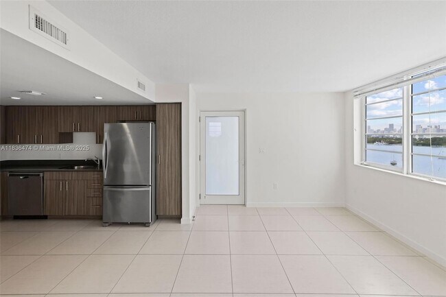 Foto del edificio - 910 West Ave