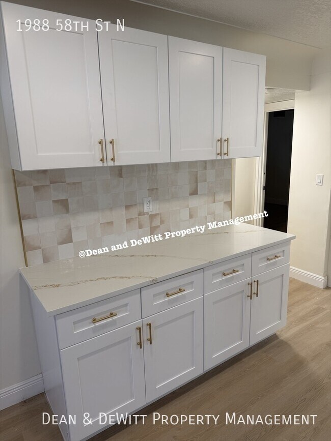 Foto del edificio - 1988 58th St N