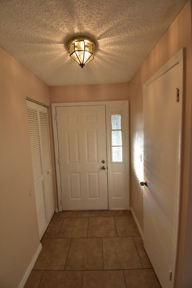 Building Photo - 3/2 House located in Kissimmee