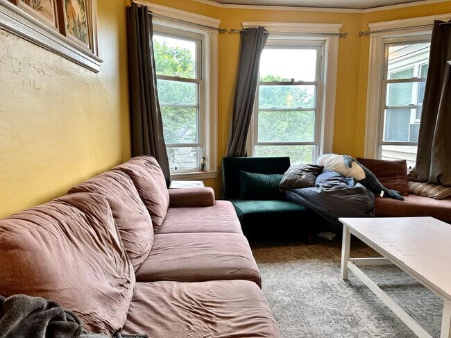 Building Photo - 3 bedroom in Somerville MA 02141