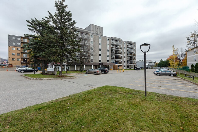 Photo du bâtiment - Gloria Gardens Apartments