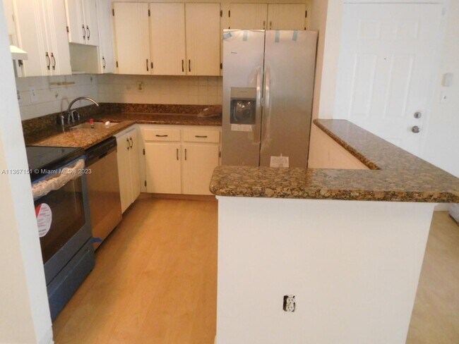 Building Photo - 811 NE 199th St