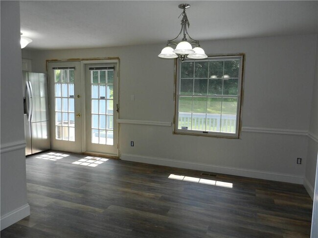 Foto del edificio - 236 Quail Run Rd