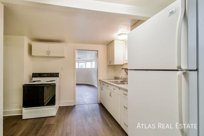 Building Photo - 1459 Roberta St