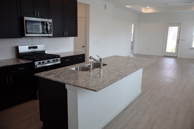 Foto del edificio - 18234 Calabria Hbr Trl