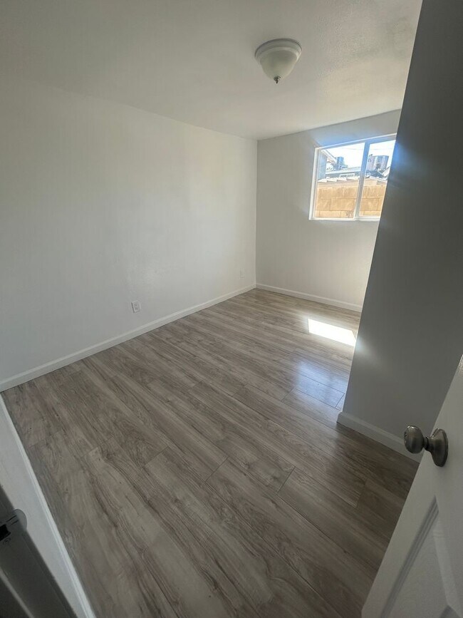 Building Photo - 1620 Orange Dr