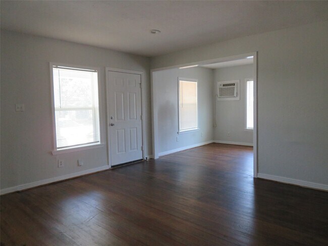 Building Photo - 5016 Walker St