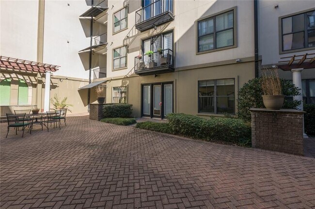 Foto del edificio - 5300 Peachtree Blvd