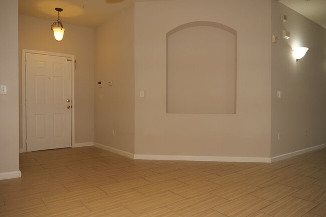 Building Photo - 3 Bed/2 Bath condo at Flora Ridge in Kissi...