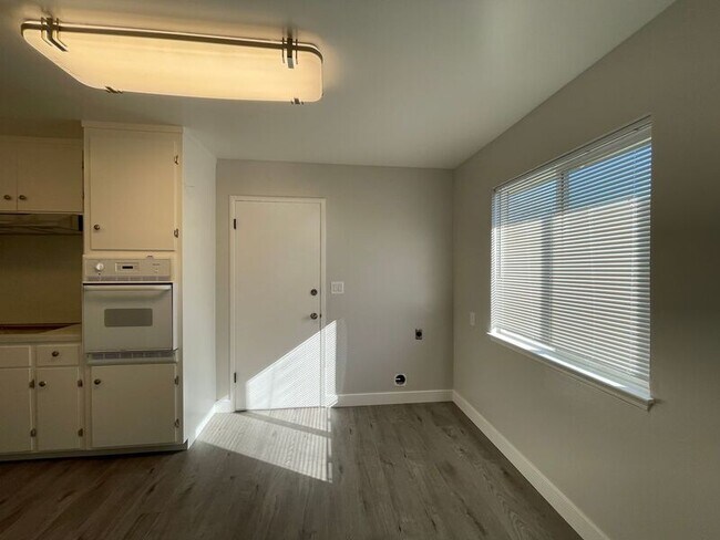 Building Photo - 476 Malabar Dr