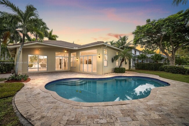 Building Photo - 896 Marina Dr