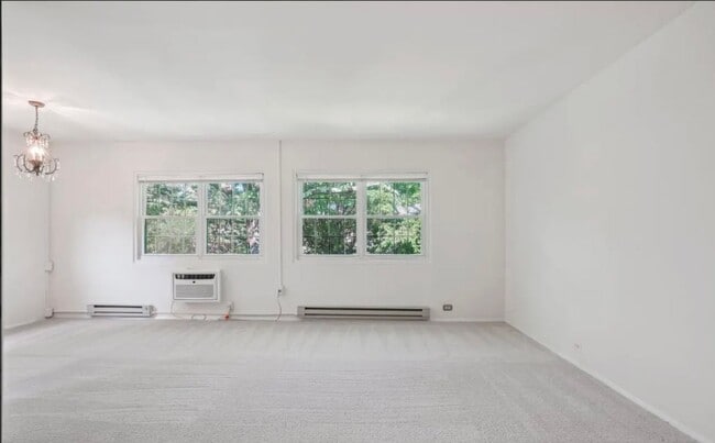 Building Photo - Charming Tree-Top Condo in Historic Parkfa...