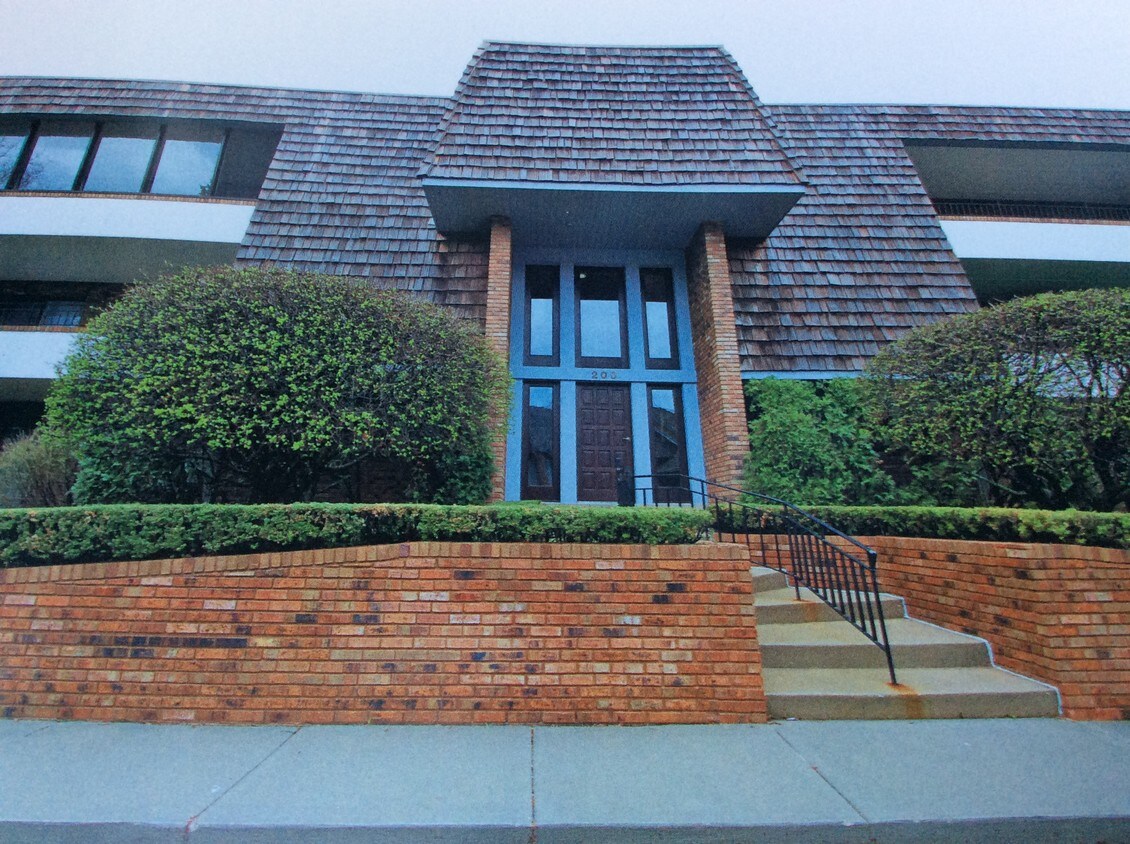 Main Entrance - 200 Red Top Dr