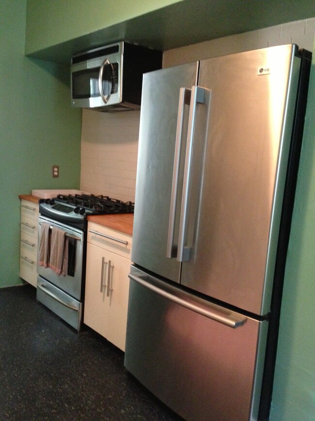 Kitchen - 801 Gramatan Ave Apartments