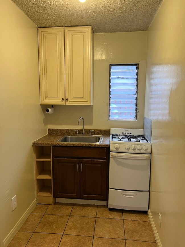 Kitchen - 926 S Lake St