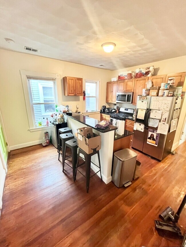 Building Photo - 8 Carmel St