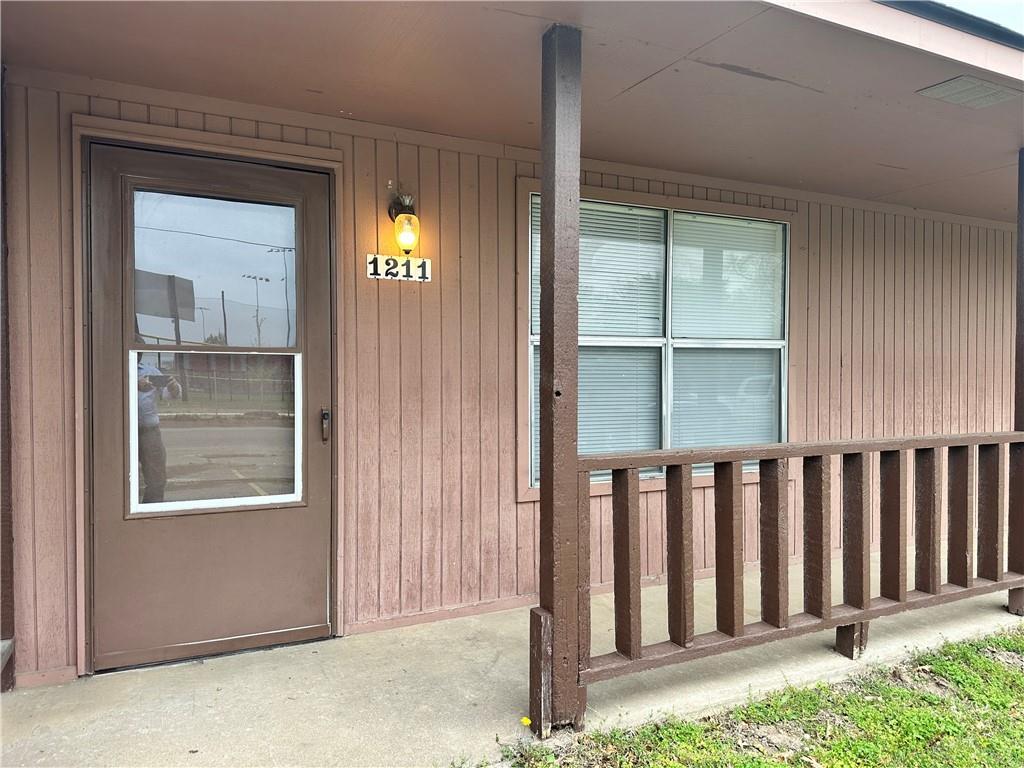 Primary Photo - 1211 W Sunset Dr
