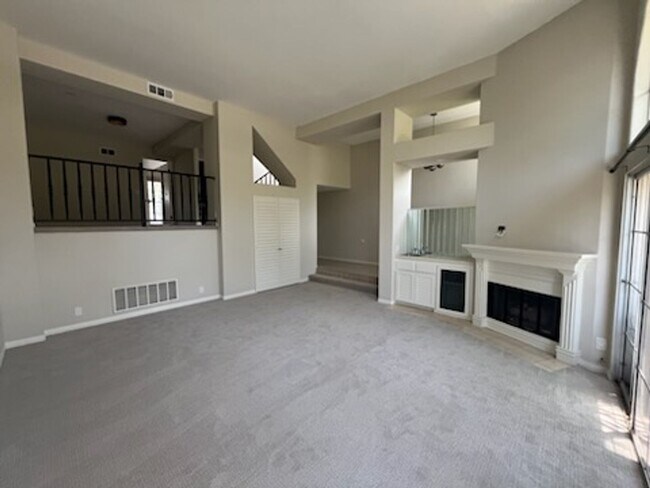 Foto del edificio - Luxurious Townhouse Located in the exclusi...