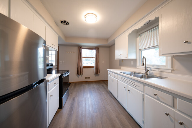 Foto del edificio - 8351 Colfax Ave S