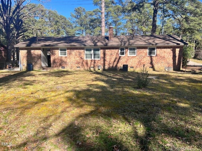 Building Photo - 3 Bedroom 2 Bath for Rent - Call/Text 910-...