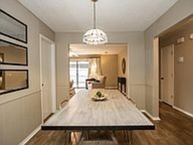 Foto del edificio - 2432 E 55th Pl