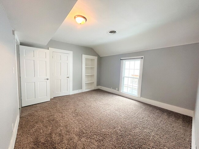 Building Photo - 677 Oak St