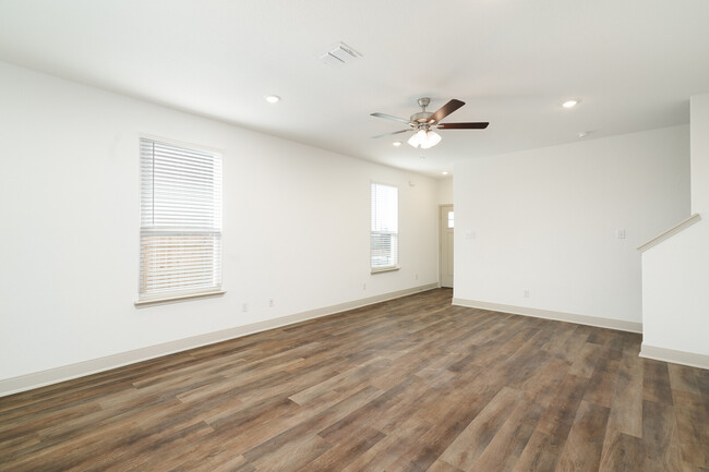 Building Photo - 7532 Magnolia Village