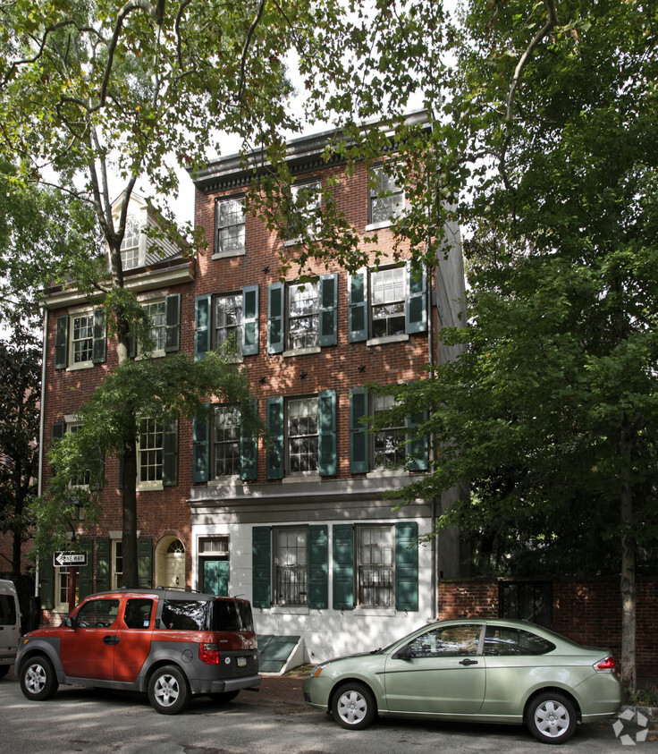 Primary Photo - 330 S 4th St