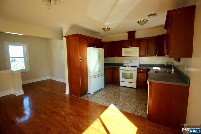 Foto del edificio - 513 Fairview Terrace